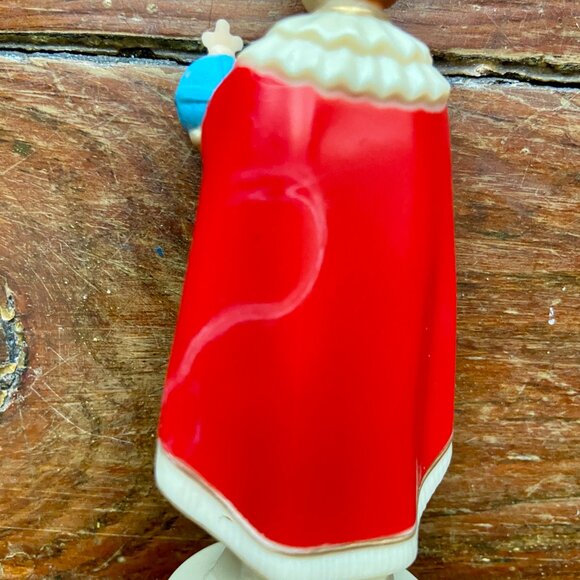 Vintage Infant of Prague Jesus Statue Plastic With Magnet 4" - Picture 5 of 6